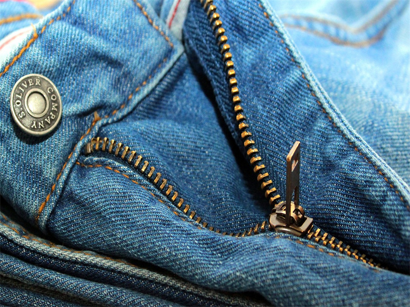 What Causes the Discoloration of Metal Zippers? HVV Zipper Co., Ltd.